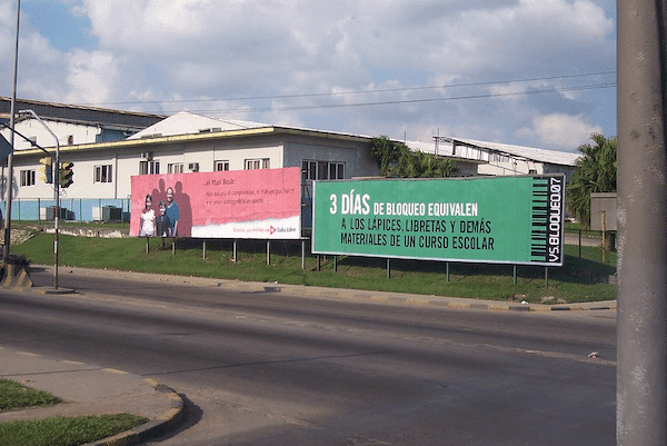 Sign in Cuba in Spanish - 3 days of the blockade